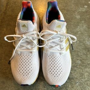Adidas ULTRABOOST 5.0 DNA Size 9 women